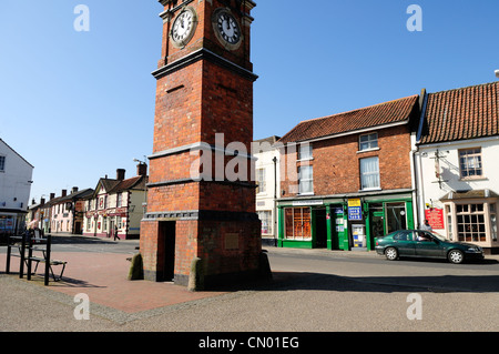 Wainfleet Village Center Lincolnshire England.Torre dell Orologio Market Place. Foto Stock