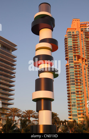 Miami Beach Florida,South Pointe Park,Point,Tobias Rehberger obstinate faro,arte,artista,installazione,Portofino Tower,Apogee,condominio edifici Foto Stock