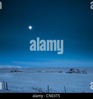 Moonlight over country farm, Skagafjordur , il nord dell'Islanda Foto Stock