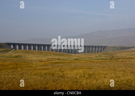 Famoso viadotto Ribblehead nello Yorkshire Dales in Gran Bretagna Foto Stock