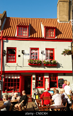 Red & White cafe a Whitby città vecchia. Whitby, North Yorkshire, Inghilterra Foto Stock