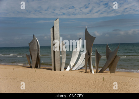 Il Les Braves scultura sulla spiaggia di Omaha ricordando le forze americane su D Day in Normandia nei pressi di Vierville Foto Stock