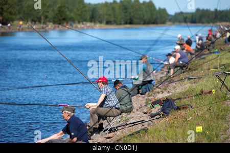 Il veterano della serie concorrenti al finlandese campionati nazionali di pesca sportiva 2011 a Kansola Saimaa Canal. , Finlandia Foto Stock