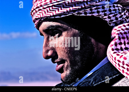 Ritratto di un beduino Howeitat Mohamed di Wadi Rum Giordania Foto Stock