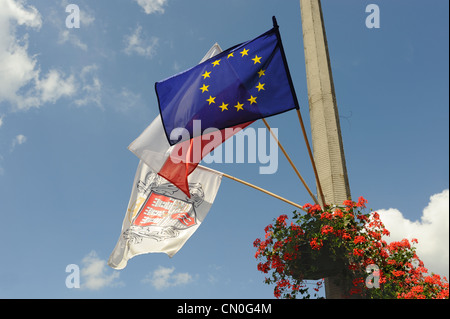 Nazionale, UE e la città di Radom bandiere su un lampione, Radom, Polonia Foto Stock