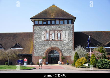 Ingresso principale e il ristorante Gallery al Denbies Wine Estate, Dorking, Surrey, Regno Unito Foto Stock