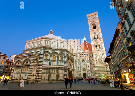 L'Italia, Firenze, il Duomo di Santa Maria del Fiore al tramonto Foto Stock