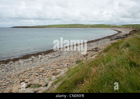 La baia di Skaill presso la pietra neolithical insediamento di Skara Brae sulle isole di Orkney, Scozia Foto Stock