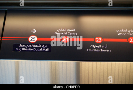 Mappa della linea in un treno della metropolitana di Dubai, Emirati Arabi Uniti Foto Stock