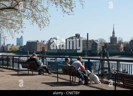 Vista sul fiume Tamigi di Rotherhithe, Londra, Inghilterra. Foto Stock