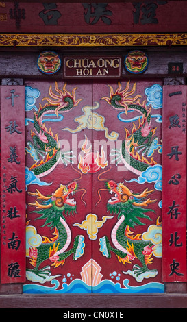 Il Tempio cinese porta decorata con pittura in antica città di Hoi An, sito Patrimonio Mondiale dell'UNESCO, Hoi An, Vietnam Foto Stock