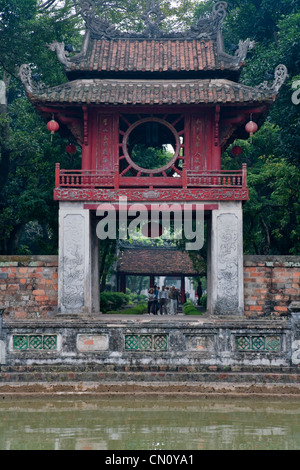 Padiglione nel Tempio della Letteratura, Hanoi, Vietnam Foto Stock