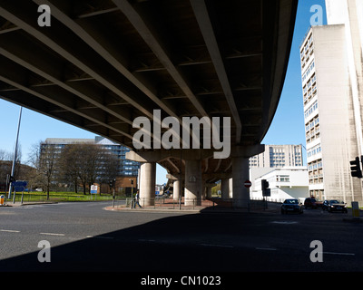 Sotto il Mancunian Way a Manchester REGNO UNITO Foto Stock