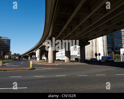 Sotto il Mancunian Way a Manchester REGNO UNITO Foto Stock