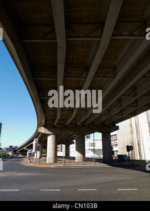 Sotto il Mancunian Way a Manchester REGNO UNITO Foto Stock