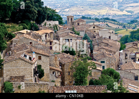 Italia Abruzzo Provincia di Teramo Civitella del Tronto il paese dalla Rocca Foto Stock