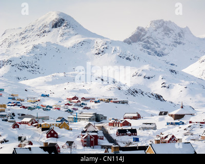 Paesaggio artico villaggio inuit - Tasiilaq, Groenlandia Foto Stock