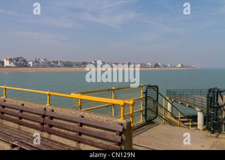 Vista della trattativa, Kent, Regno Unito dalla fine del molo Foto Stock