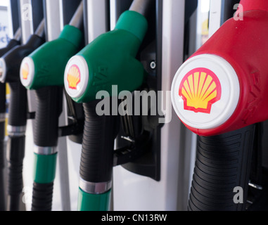 Dettaglio della pompa di carburante alla stazione di servizio Shell Foto Stock