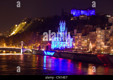 Francia, Rhône, Lione, storico sito classificato patrimonio mondiale dall UNESCO, il gateway e la chiesa di San Giorgio sulla Saône Foto Stock