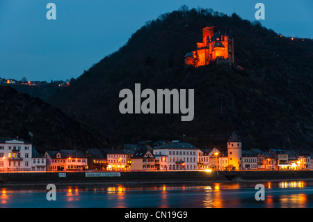 Burg Katz al di sopra di San Goarshausen nel patrimonio mondiale dell'UNESCO "Valle del Reno superiore e centrale' Renania-Palatinato, Germania. Foto Stock