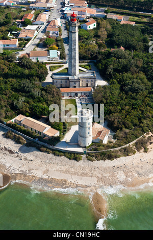 Francia, Charente Maritime, San Clemente des Baleines, Ile de Re, Pointe des Baleines e il faro (vista aerea) Foto Stock