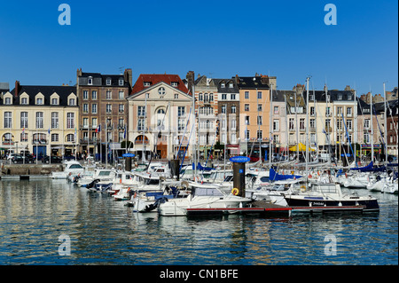 Francia, Seine Maritime, Dieppe, il porto e il Quai Henri IV Foto Stock