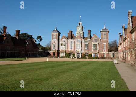 Aspetto anteriore di Blickling Hall, Norfolk, Regno Unito Foto Stock