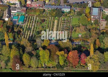 Francia, Eure, Giverny, casa di Monet e giardino (vista aerea) Foto Stock
