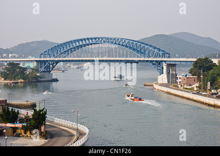 Tongyeong Canal e Grand Bridge, Corea del Sud Foto Stock