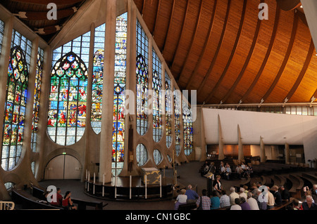 Francia, Seine Maritime, Rouen, la moderna chiesa di Santa Giovanna d'Arco, luogo di conservazione del vetro macchiato dal Foto Stock