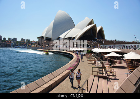 Sydney Opera House su Bennelong Point, il Porto di Sydney, Sydney, Nuovo Galles del Sud, Australia Foto Stock