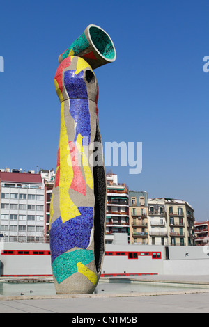 Barcellona, Spagna - 29 Febbraio 2012: "donna e uccello" scultura di Joan Miro a Barcellona Foto Stock