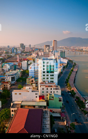 Angolo di alta vista Da Nangs Bach Dang Street, Vietnam Foto Stock