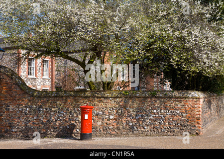 Un George VI pilastro box nella cattedrale vicino, Norwich, Norfolk, Regno Unito. Foto Stock