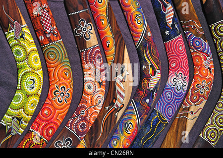 Boomerang colorati nel negozio di souvenir, il quartiere centrale degli affari di Sydney, Nuovo Galles del Sud, Australia Foto Stock