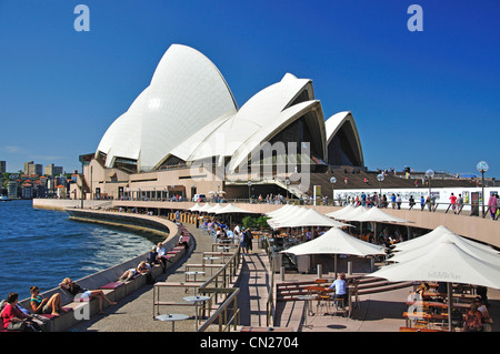 Sydney Opera House su Bennelong Point, il Porto di Sydney, Sydney, Nuovo Galles del Sud, Australia Foto Stock