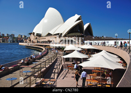 Sydney Opera House su Bennelong Point, il Porto di Sydney, Sydney, Nuovo Galles del Sud, Australia Foto Stock