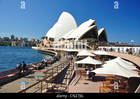 Sydney Opera House su Bennelong Point, il Porto di Sydney, Sydney, Nuovo Galles del Sud, Australia Foto Stock