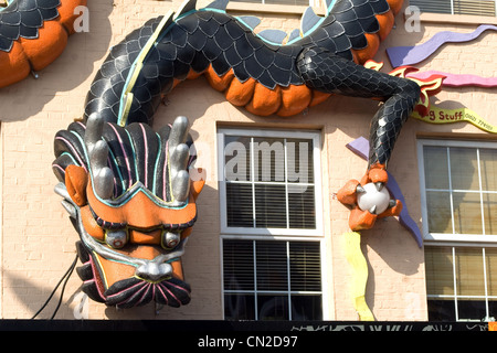 Negozio di esposizione al mercato Camden Foto Stock