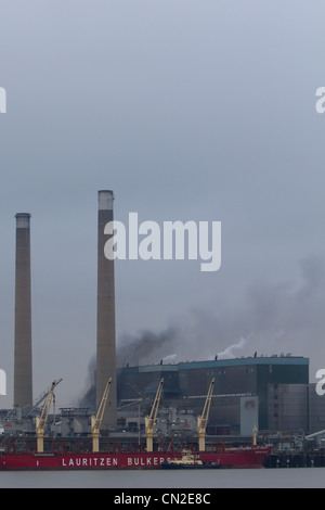 Tilbury Power Station prende fuoco Foto Stock