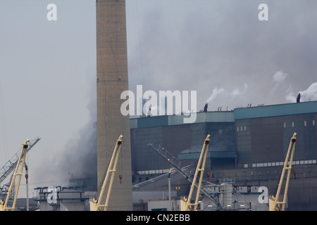 Tilbury Power Station prende fuoco Foto Stock