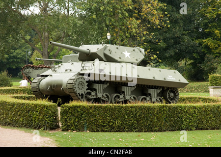 American M10 cacciatorpediniere serbatoio al di fuori del Musee Memorial de la Bataille de Normandie di Bayeux in Normandia Francia Foto Stock