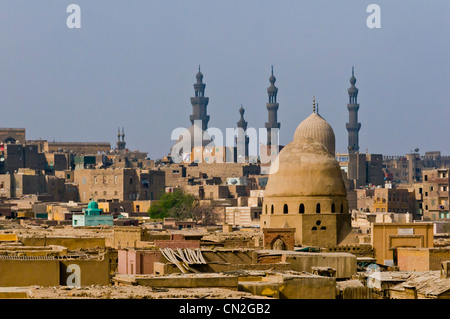 Vista della città dei morti e Vecchio Cairo Egitto Foto Stock