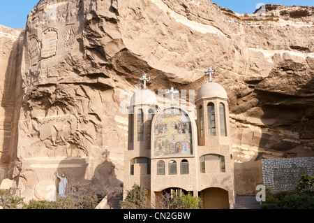 Questa chiesa copta è chiamato dopo Saint Samaan Tanner che Gesù utilizzato nel miracolo di muovere la montagna Mokkatam Cairo Foto Stock