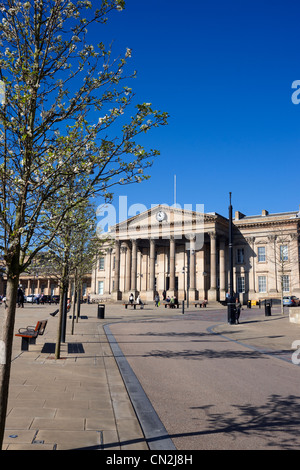 Ricerca di St George Square per la stazione ferroviaria, Huddersfield, West Yorkshire Regno Unito Foto Stock