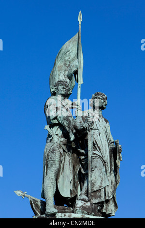 Monumento al XIV secolo di eroi fiamminghi Jan Breydel e Pieter De Coninck presso la piazza del mercato di Bruges, Belgio Foto Stock