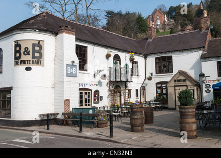 Il White Hart B&B e pub nella storica città di Ironbridge nello Shropshire Foto Stock