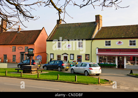 Burnham mercato,rinomato ristorante,pub,B & B,Hoste bracci,negozi,verde villaggio,case in stile Georgiano,vicino al mare,North Norwich,Inghilterra Foto Stock