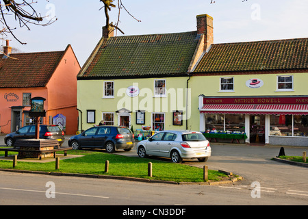 Burnham mercato,rinomato ristorante,pub,B & B,Hoste bracci,negozi,verde villaggio,case in stile Georgiano,vicino al mare,North Norwich,Inghilterra Foto Stock